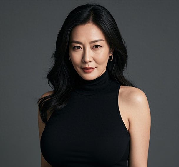六旬老人被海豚撞成骨折并被啃伤