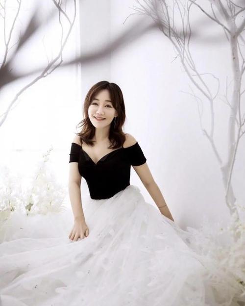 何洁身价多少亿 何洁当年有多红