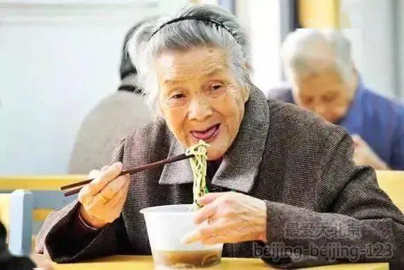 母亲遭陌生男殴打 母亲遭陌生男殴打